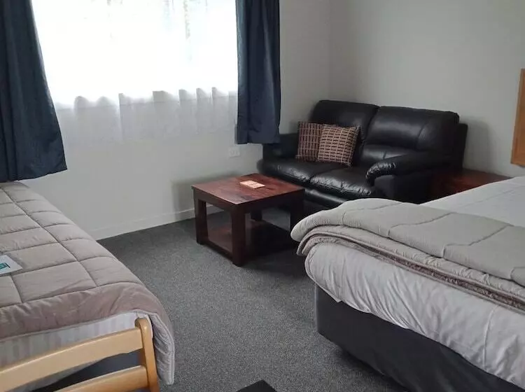 Bayfield Motel And Apartment