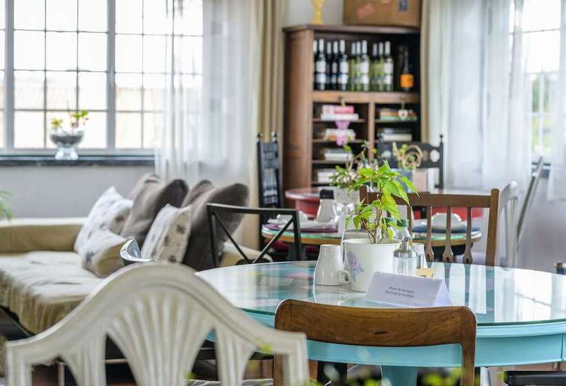 تختخواب و صبحانه Casa Das Hortensias  Charming Guest House