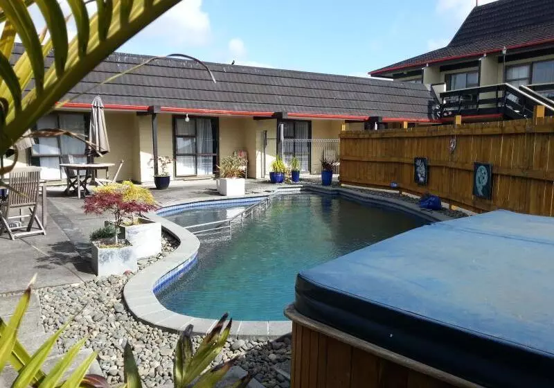 هتل Orana Motor Inn & Restaurant