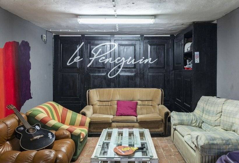 Le Penguin Hostel