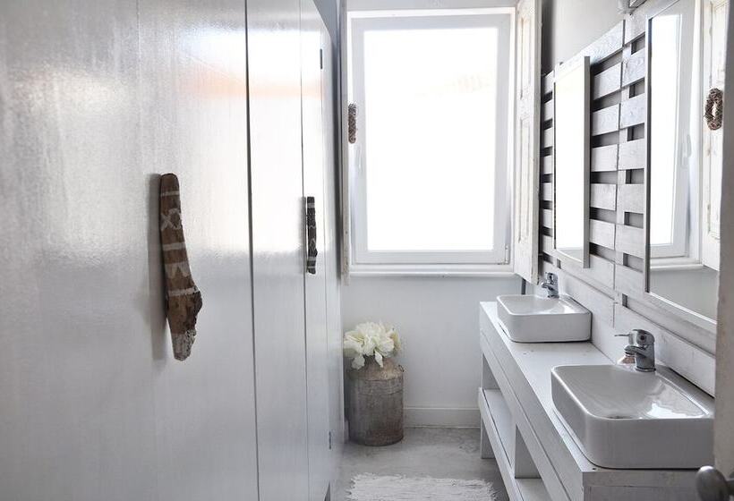 هاستل Aloha Beach House H