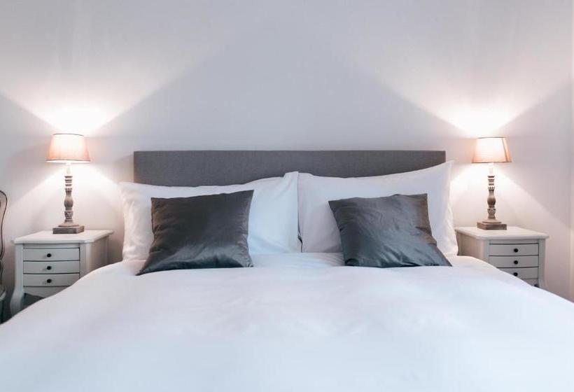 ベッドアンドブレックファースト Château Rochefort