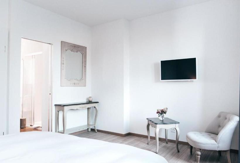 ベッドアンドブレックファースト Château Rochefort