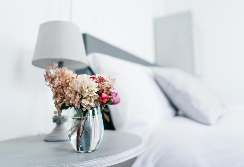 ベッドアンドブレックファースト Château Rochefort