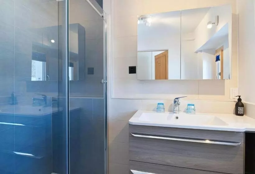 تختخواب و صبحانه Jurabelle