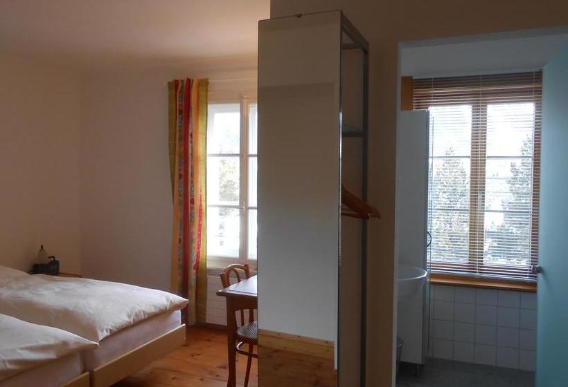 تختخواب و صبحانه Trais Fluors