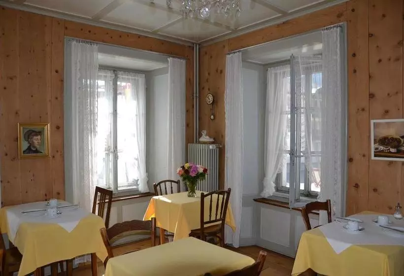 تختخواب و صبحانه Trais Fluors