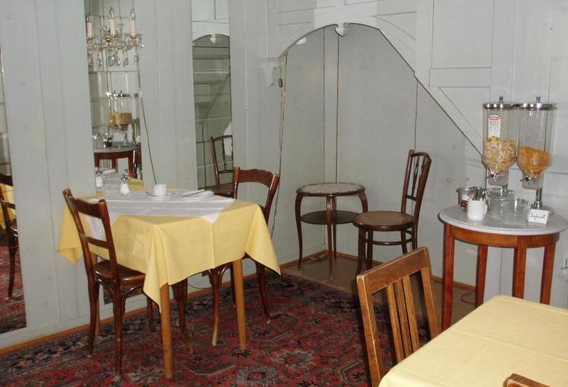 تختخواب و صبحانه Trais Fluors