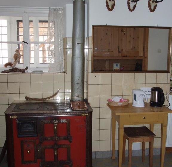 تختخواب و صبحانه Trais Fluors