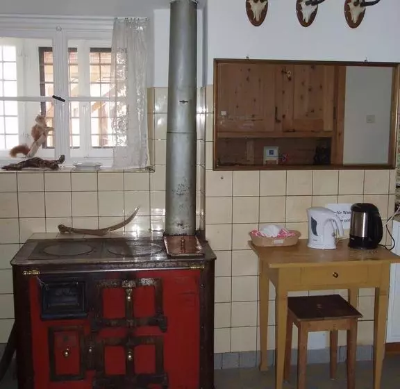 تختخواب و صبحانه Trais Fluors