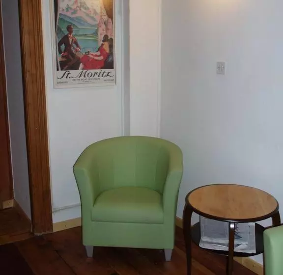 تختخواب و صبحانه Trais Fluors