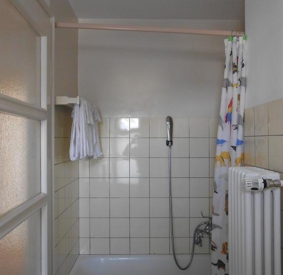 تختخواب و صبحانه Trais Fluors