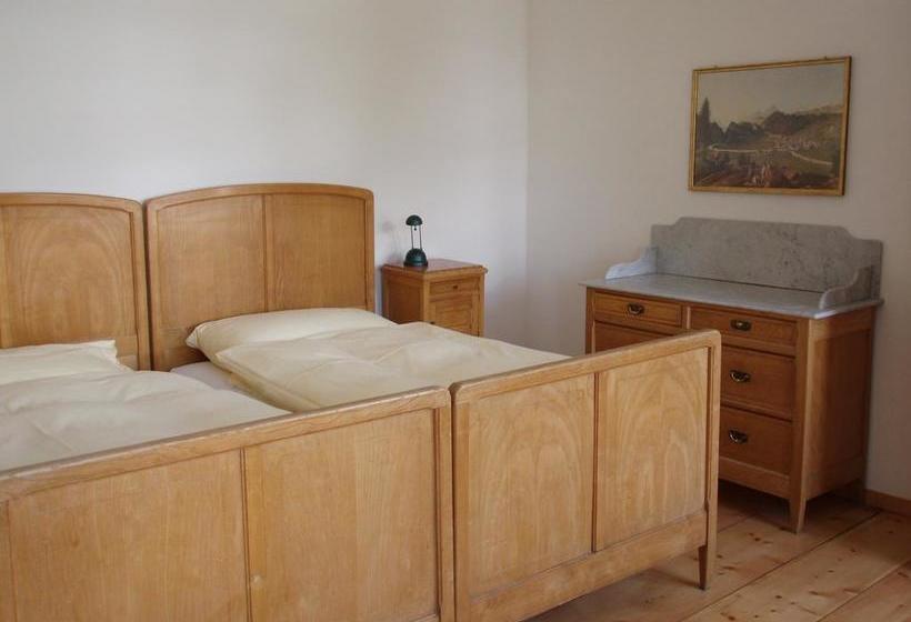 تختخواب و صبحانه Trais Fluors