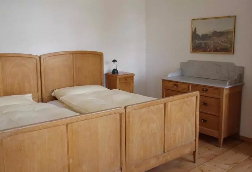 تختخواب و صبحانه Trais Fluors