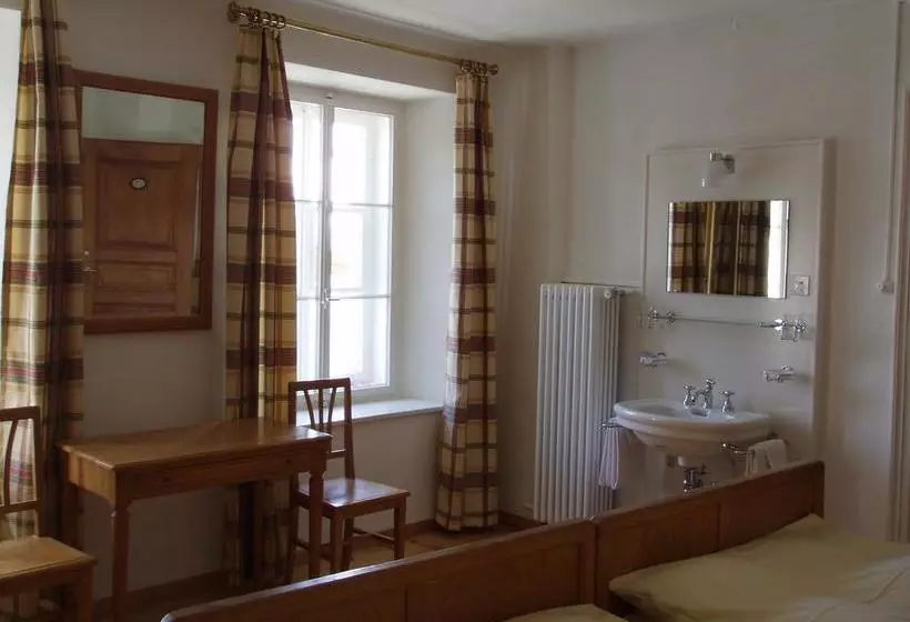 تختخواب و صبحانه Trais Fluors