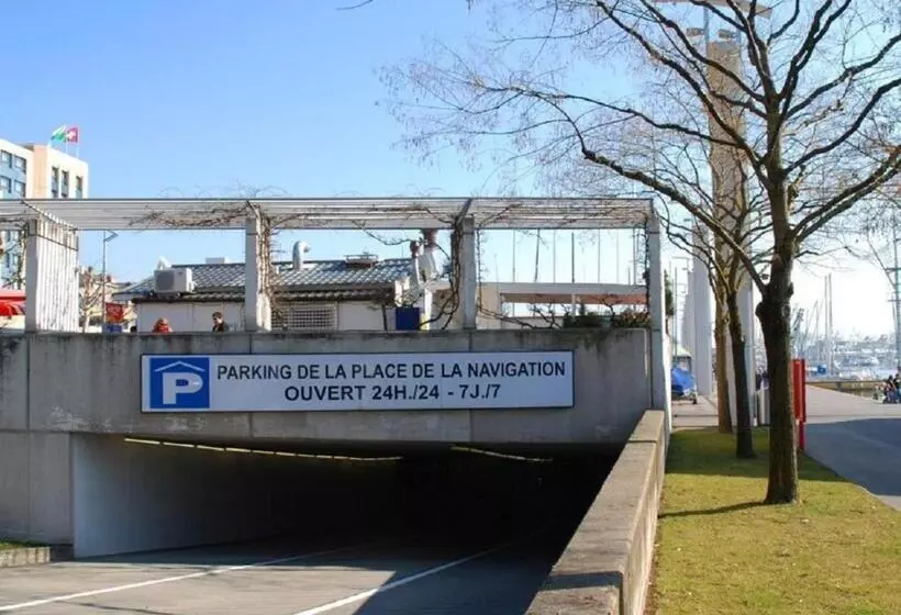 ホテル Hôtel Du Port