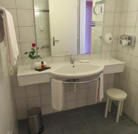 هتل Hôtel Du Port