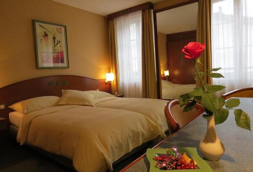 هتل Hôtel Du Port