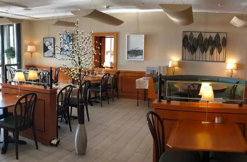 ホテル Hôtel Du Port