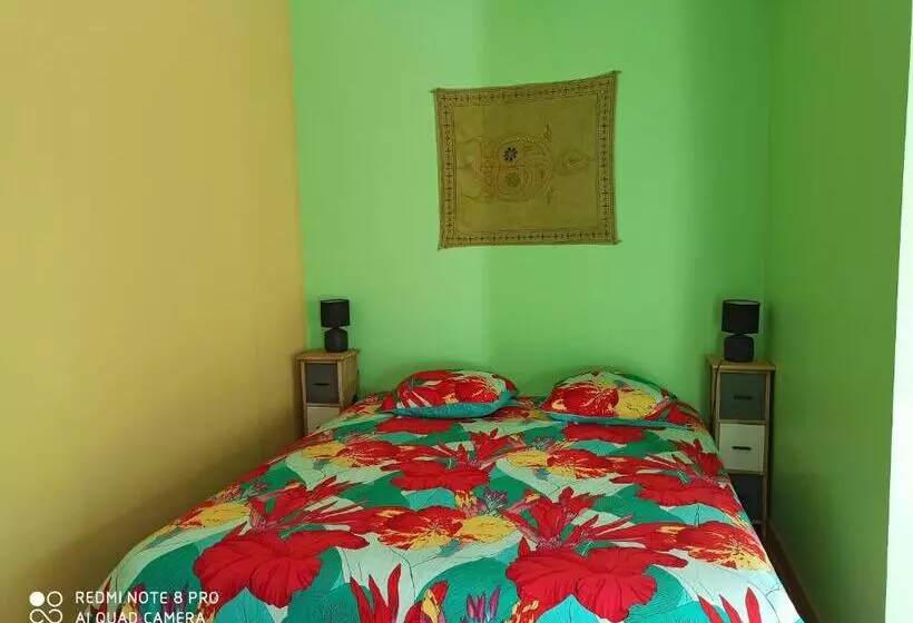 ベッドアンドブレックファースト Les Caboderies Chambre Familiale Privée Indépendante 2 Lits