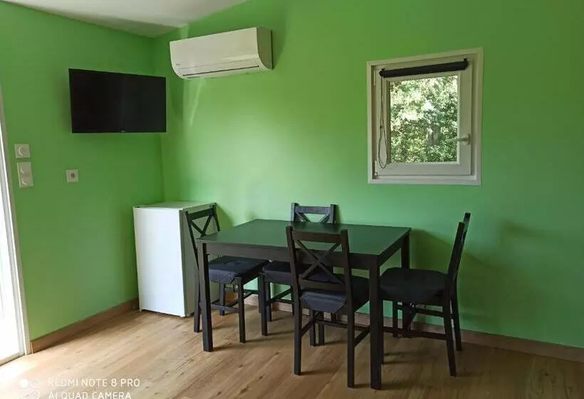 ベッドアンドブレックファースト Les Caboderies Chambre Familiale Privée Indépendante 2 Lits