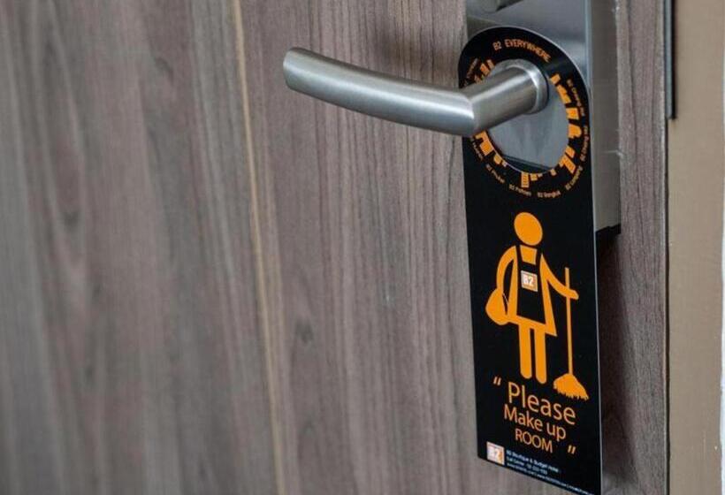 فندق B2 Korat Premier