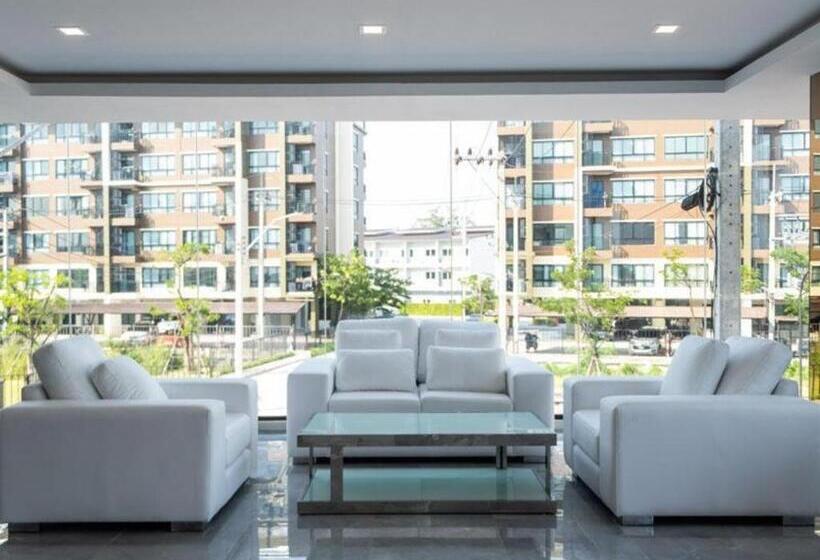 فندق B2 Korat Premier