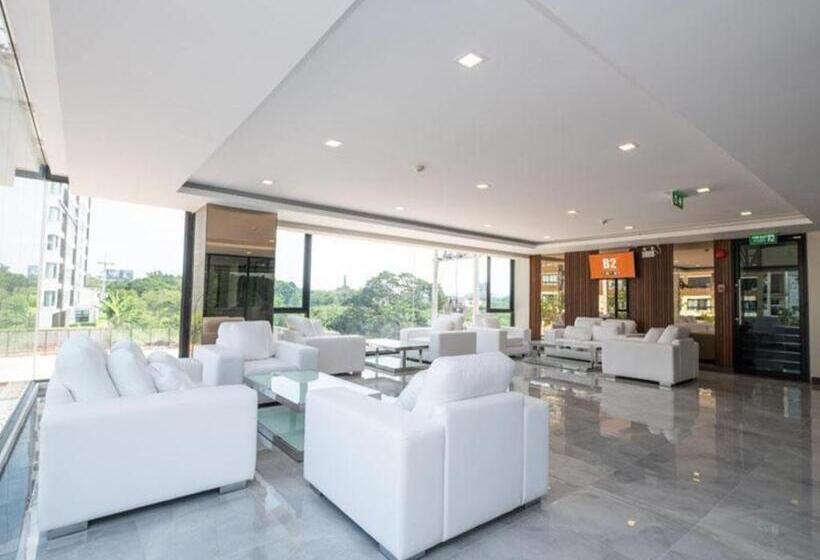 فندق B2 Korat Premier