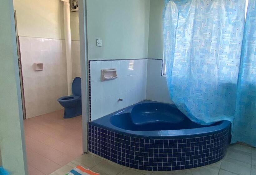 בית מלון כפרי Oyo 90885 Bera Pentagon Inn