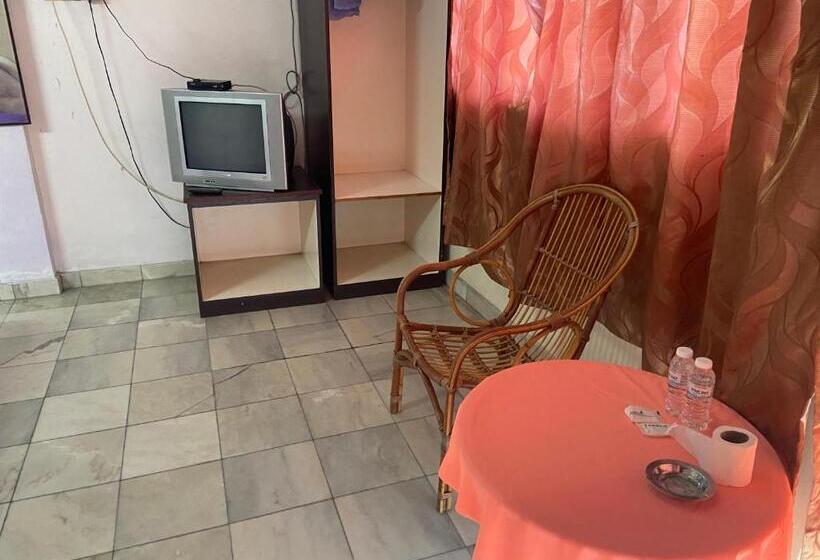 בית מלון כפרי Oyo 90885 Bera Pentagon Inn