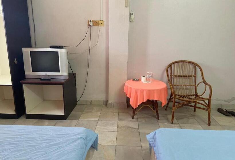 בית מלון כפרי Oyo 90885 Bera Pentagon Inn