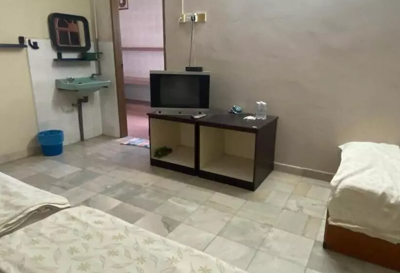 Hotelli Oyo 90885 Bera Pentagon Inn