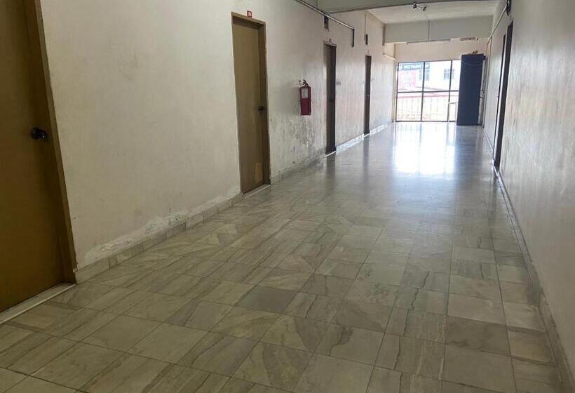 בית מלון כפרי Oyo 90885 Bera Pentagon Inn