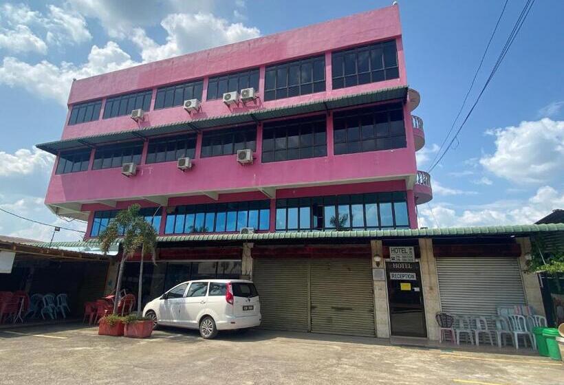 בית מלון כפרי Oyo 90885 Bera Pentagon Inn