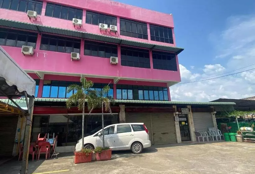 Hotelli Oyo 90885 Bera Pentagon Inn