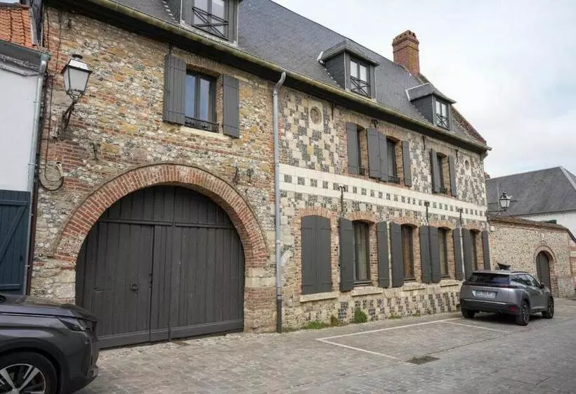 Le Clos De St Val 4