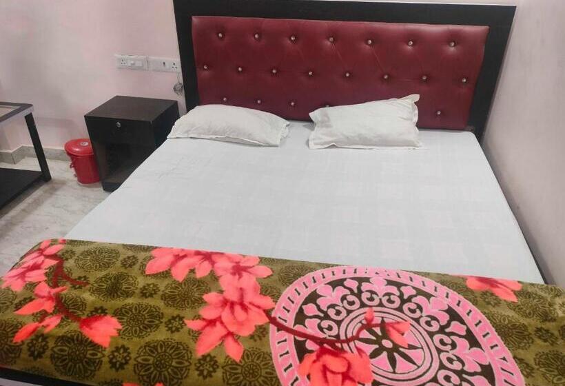 Oyo 81285 Hotel Chanda