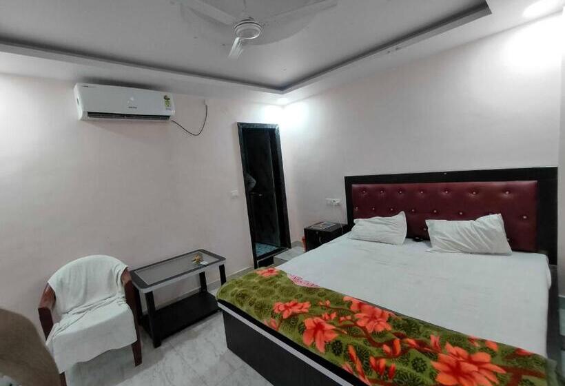 Oyo 81285 Hotel Chanda