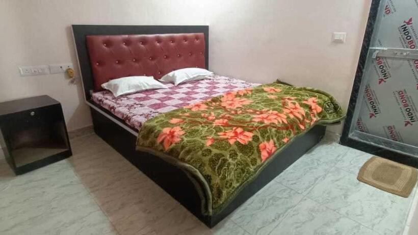 Oyo 81285 Hotel Chanda