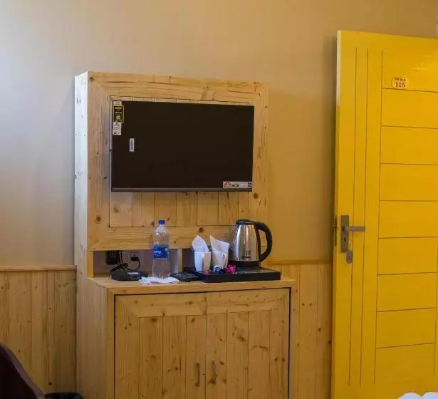 Hotelli Goroomgo Ghar Bar Boutique Stay Himachal Pradesh   Luxury Room & Mountain View