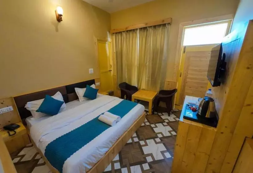 Hotelli Goroomgo Ghar Bar Boutique Stay Himachal Pradesh   Luxury Room & Mountain View