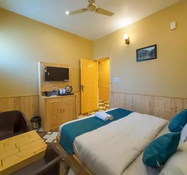 Hotelli Goroomgo Ghar Bar Boutique Stay Himachal Pradesh   Luxury Room & Mountain View
