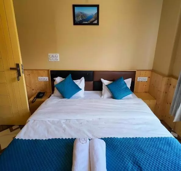 Hotelli Goroomgo Ghar Bar Boutique Stay Himachal Pradesh   Luxury Room & Mountain View