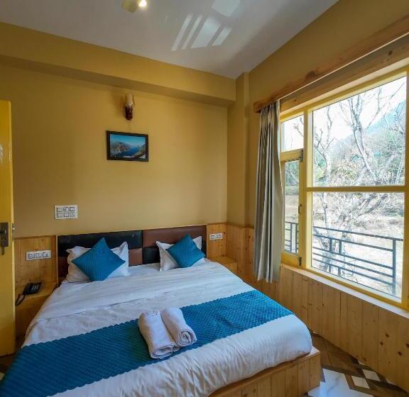 בית מלון כפרי Goroomgo Ghar Bar Boutique Stay Himachal Pradesh   Luxury Room & Mountain View