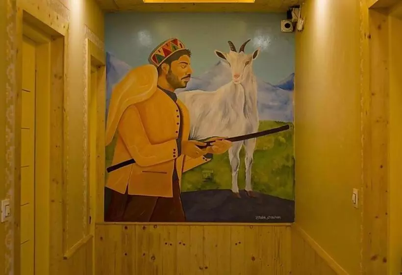 Hotelli Goroomgo Ghar Bar Boutique Stay Himachal Pradesh   Luxury Room & Mountain View