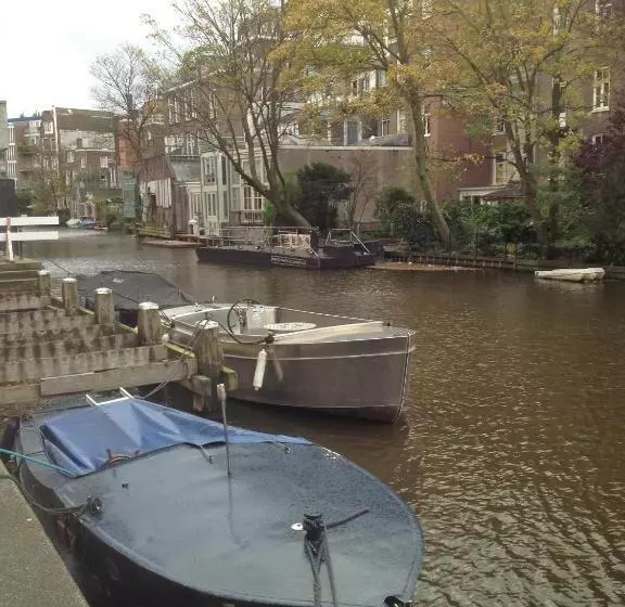 تختخواب و صبحانه Blue Tulip Amsterdam