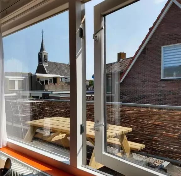 تختخواب و صبحانه Hoogland Aan Zee