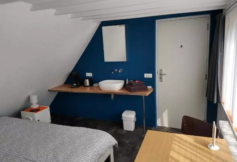 تختخواب و صبحانه Hoogland Aan Zee