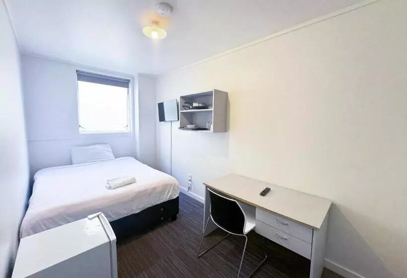 140 Ghuznee Hostel