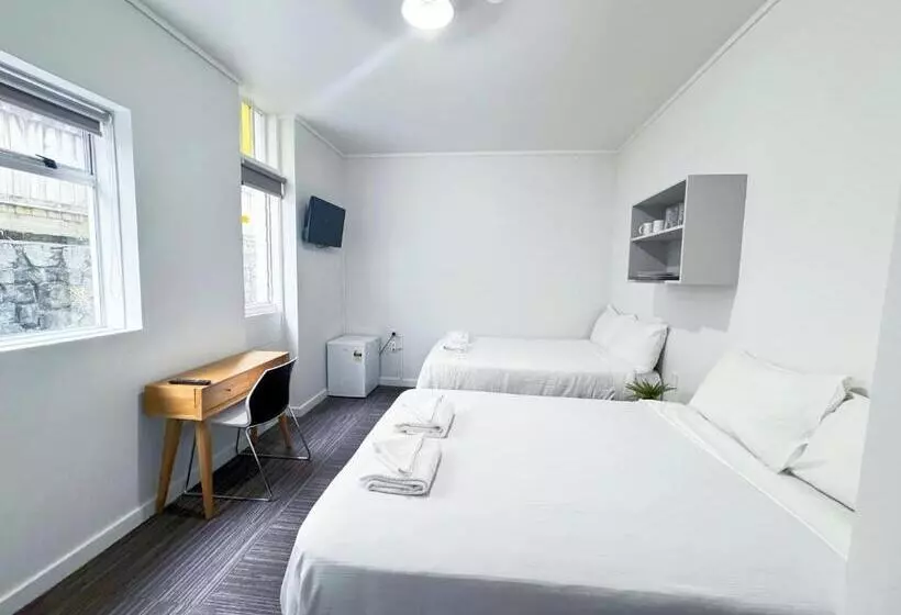140 Ghuznee Hostel